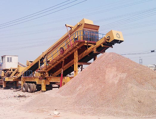 華威建材移動(dòng)破碎站現(xiàn)場